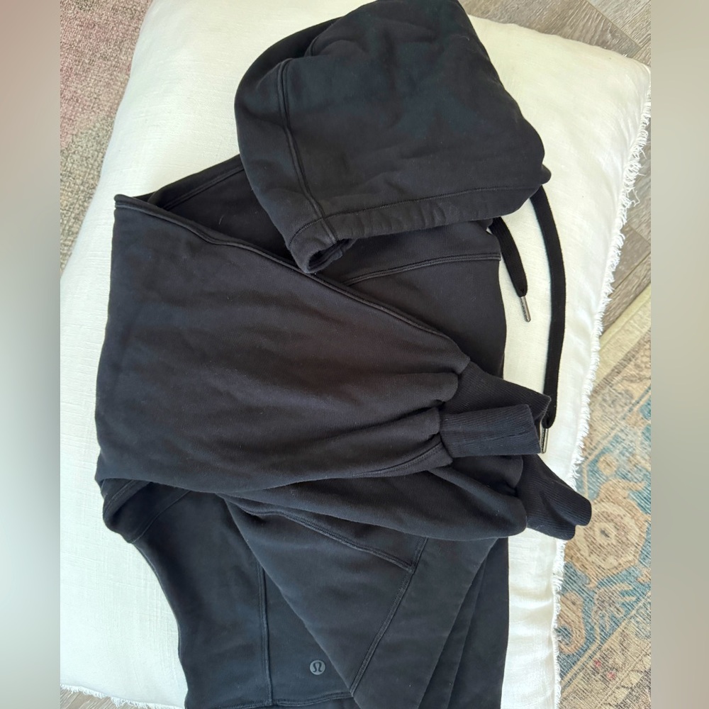 LULULEMON PULLOVER - Black - Size M